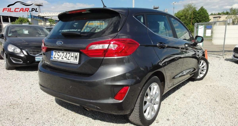 Ford Fiesta cena 43990 przebieg: 54000, rok produkcji 2017 z Chełmno małe 232